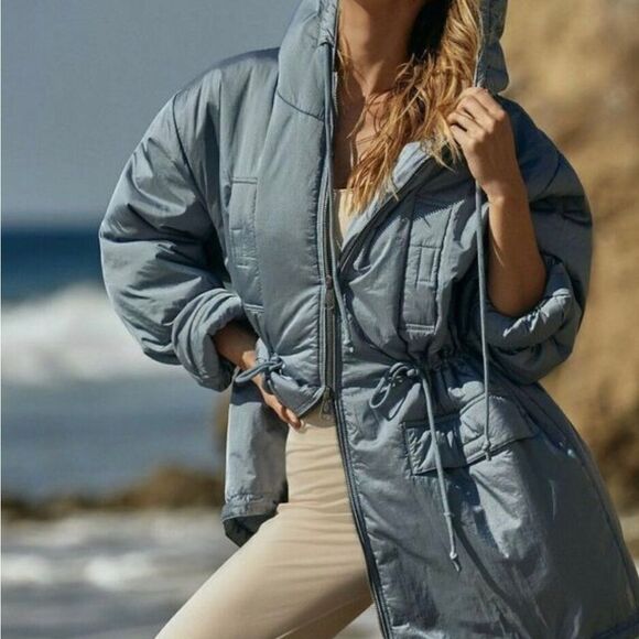 Free People Head In The Cloud Puffer Parka
Puffer Hooded Blue Jacket size S
NWOT - Picture 1 of 7